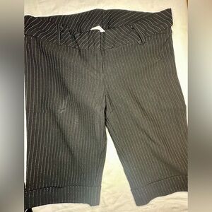 Charlotte Russe Stretch Capri Pants ‘Pinstriped’ Women’s Size Medium.